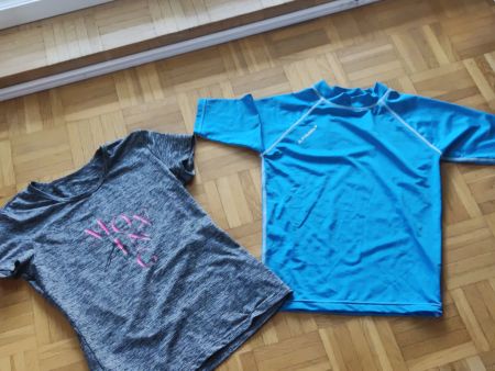 Oberteil zum Baden und T Shirt 152