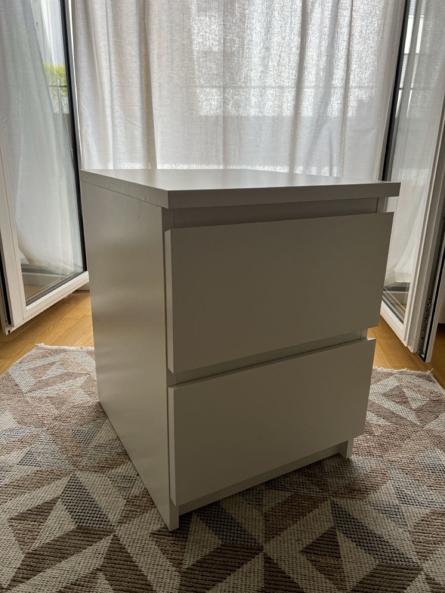 Ikea Comodini: IKEA MALM Nachttisch – Usato da Murten venduto da Lukas_Kalna