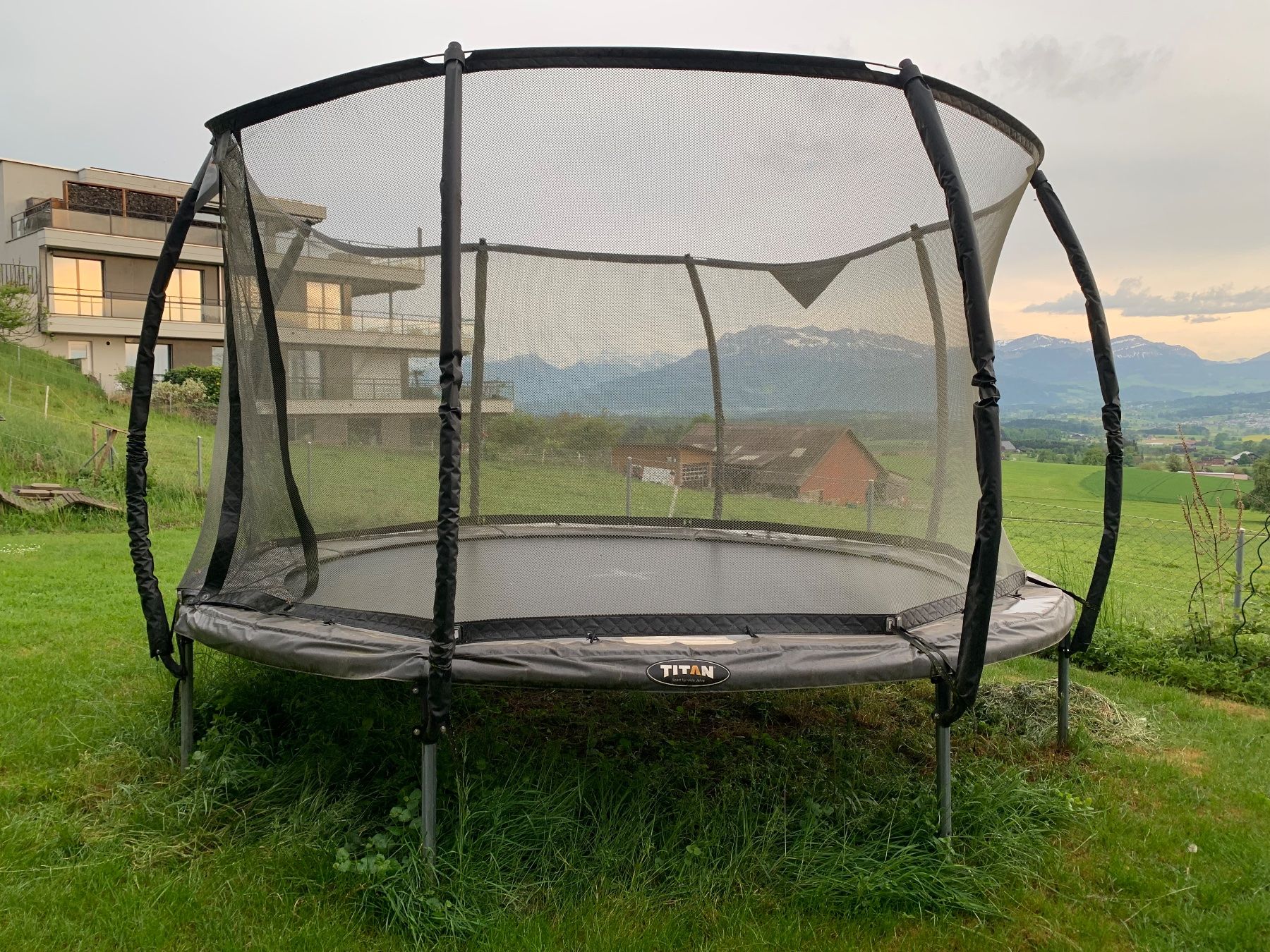 Titan Trampoline: Titan Trampolin 395 – Gebraucht aus Hildisrieden von lau_hxg8