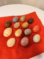 Set aus 13 polierten Naturstein Eier versch. Mineralien