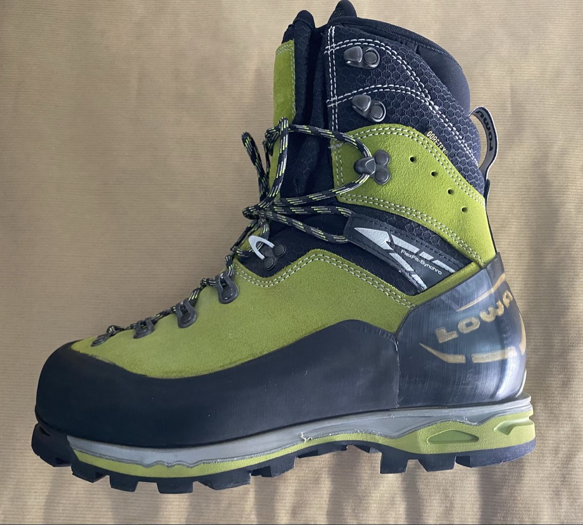 Lowa Scarpe da uomo: LOWA Wanderschuh Gr.41.5 – Usato da Bern venduto da Birdsville 2