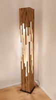 Altholz-Stehlampe Skyline Glow aus Altholzbrettern