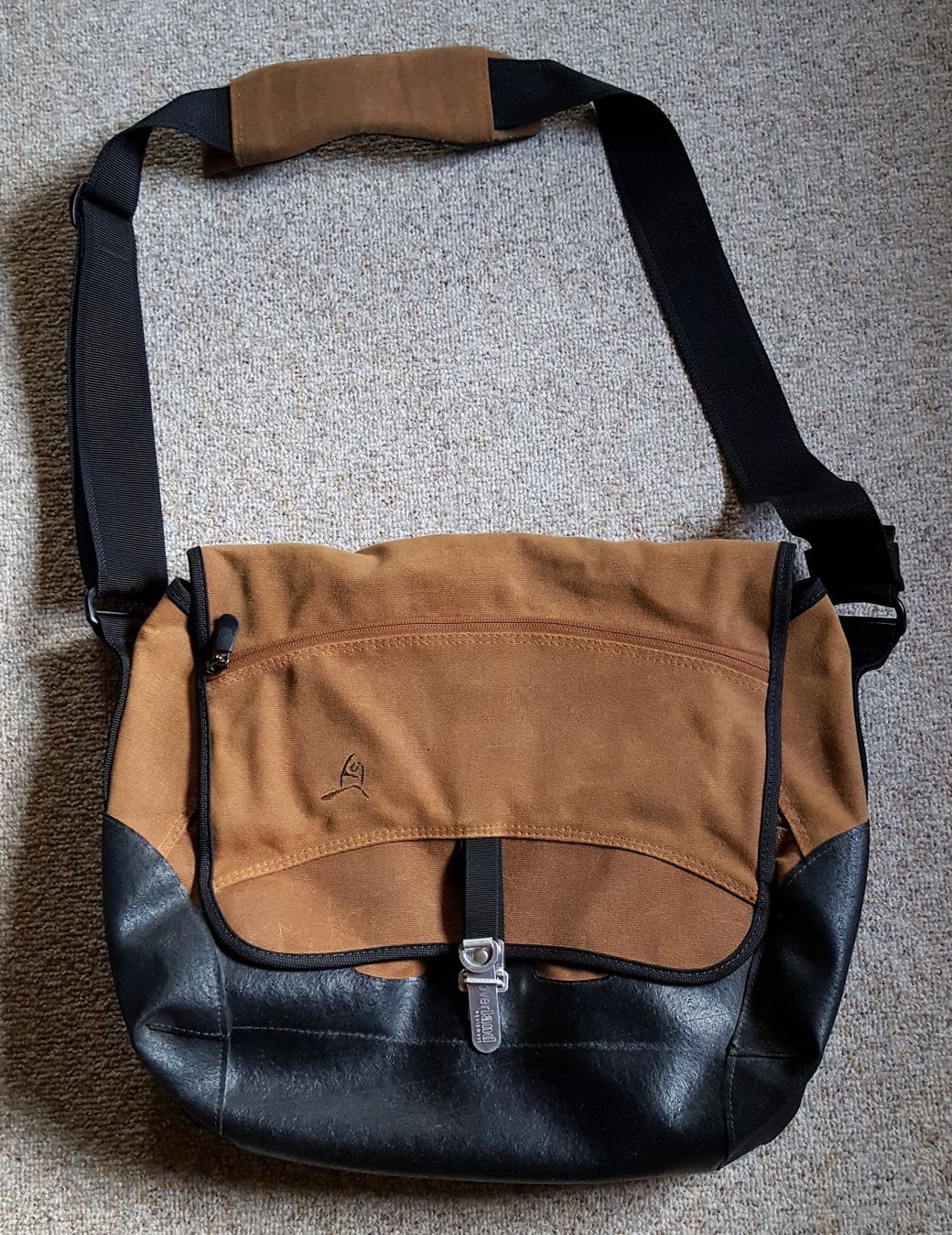 Borse: Umhängetasche Laptoptasche Overland Equipment Canvas – Usato da Unterseen venduto da bongmarley 1