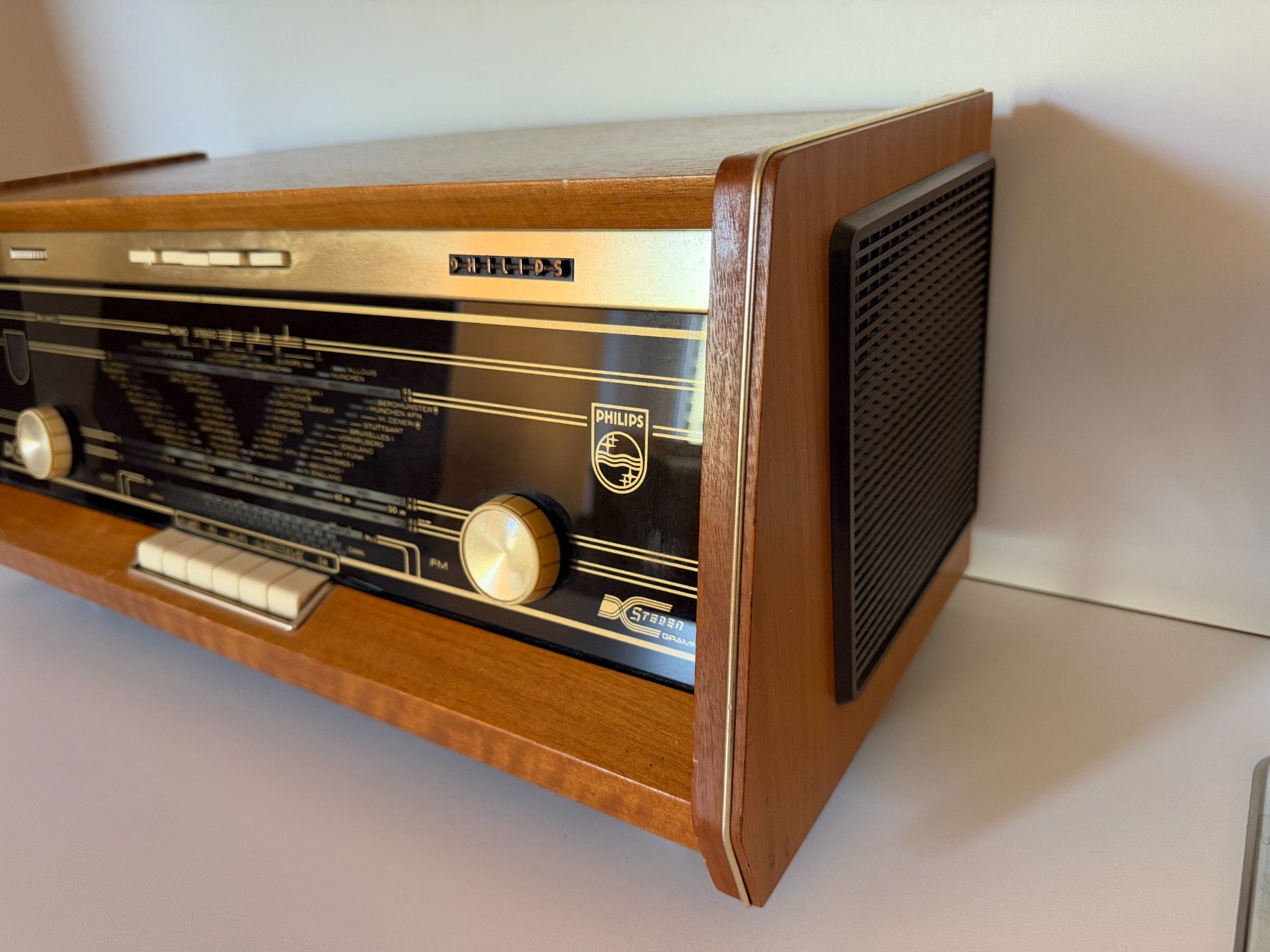 Radios: Philips STEREO Röhrenradio. – Defekt aus Wilen b. Wil von yes2598 2