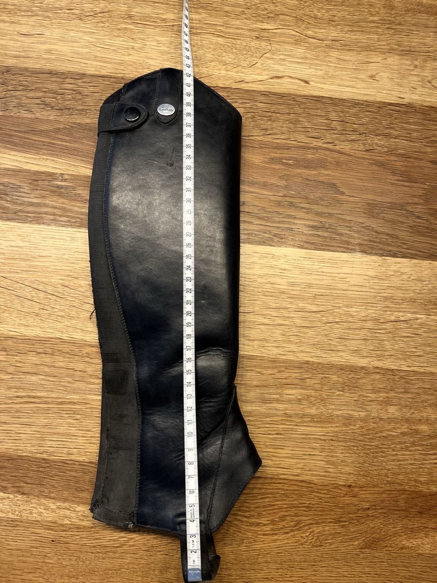 Stinchiere & Fasciature: Chaps Leder Schwarz - Guter Zustand – Usato da Wimmis venduto da Sylsd 4