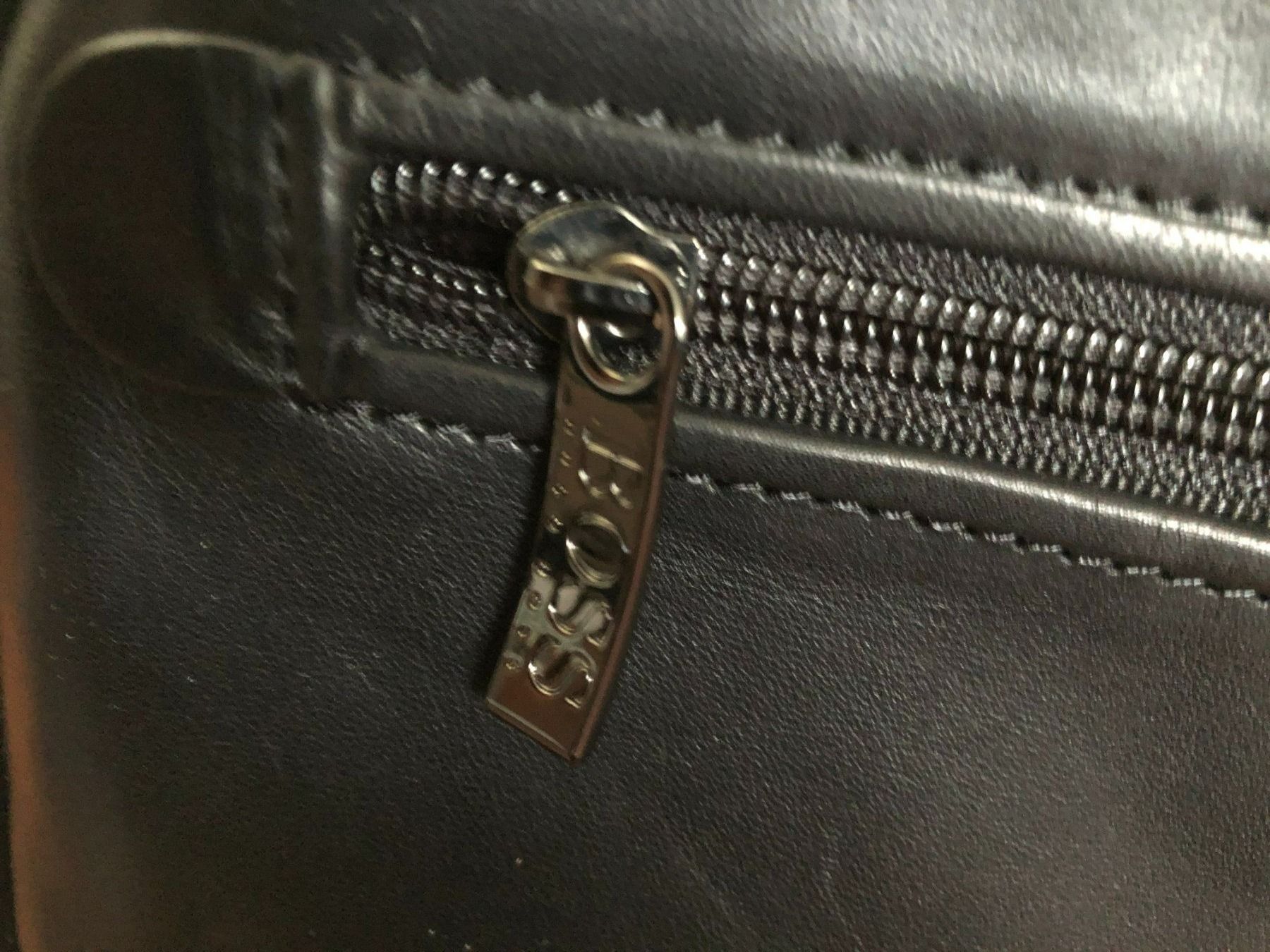Hugo Boss Kosmetikkoffer: Travel Toiletries Bag - Hugo Boss – Neu (gemäss Beschreibung) aus Meilen von val_tsv8 1