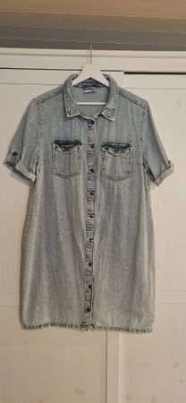 Kurzes Jeanskleid