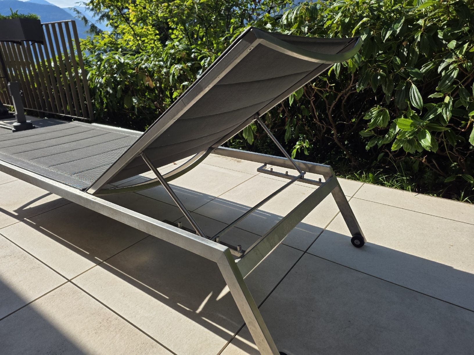 Liegen & Liegestühle: Sun Lounger Aluminium Grey Adjustable good condition – Gebraucht aus Hergiswil NW von luc_b5pz 3