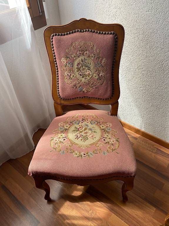Sedie: Antique bestickter Stühl – Usato da Konolfingen venduto da Buri3510