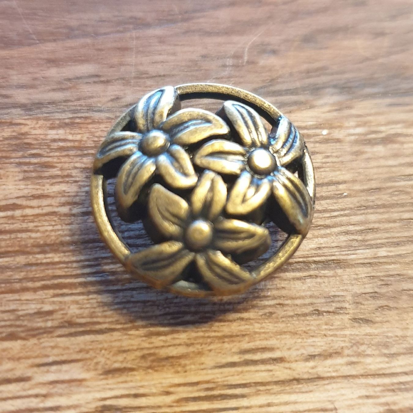 Bottoni: Druckknopf Blumenring altmessing 16 mm – Nuovo e nell'imballaggio originale da Wiesenberg venduto da mountain-merch