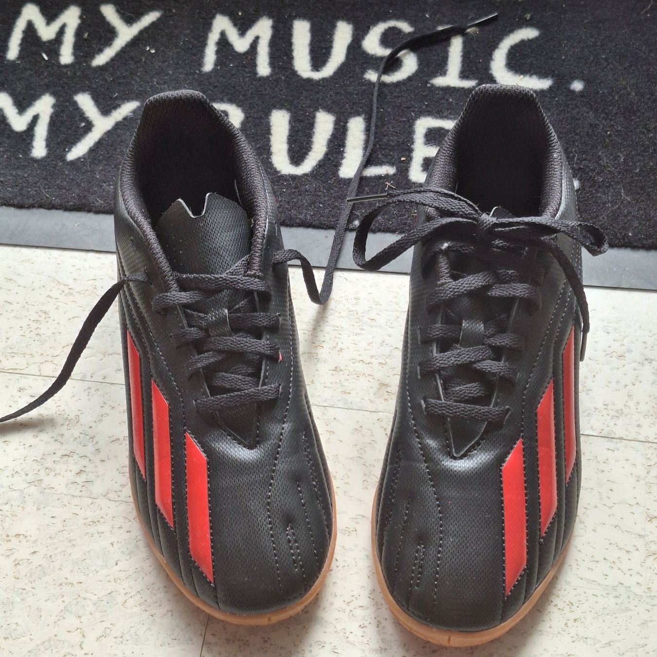 Adidas Scarpe da uomo: Adidas Hallenturnschuhe Gr.37, Neu – Nuovo e nell'imballaggio originale da Hettenschwil venduto da Schneuggi2 1
