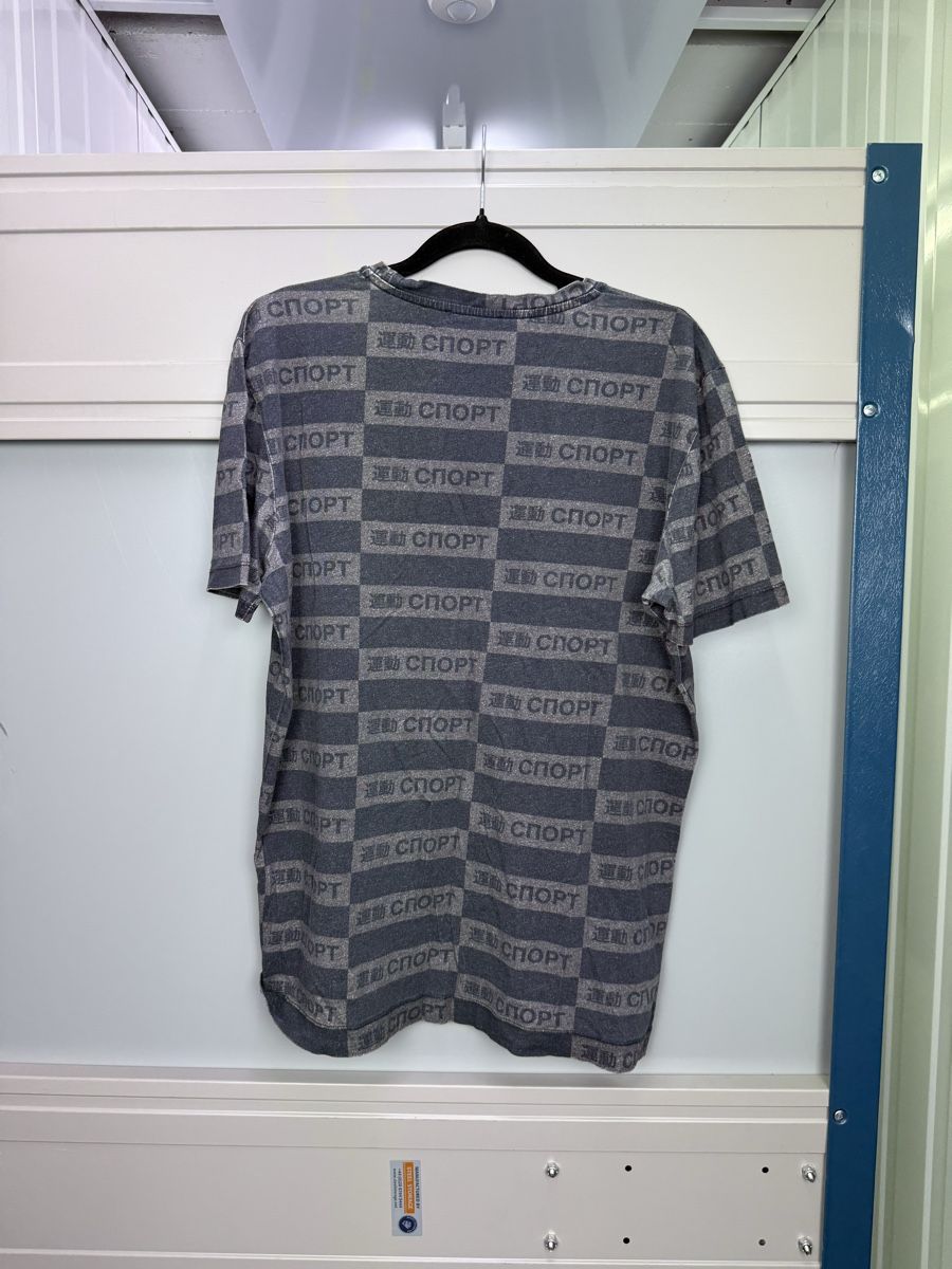 T-Shirts: Gosha Rubchinskiy monogram tee – Gebraucht aus Lausanne von Unehistoiredesapes 3