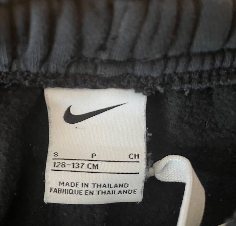 Nike Pantaloni: Nike Shorts Gr 128 – Usato da Luzern venduto da lenkdenk07 1