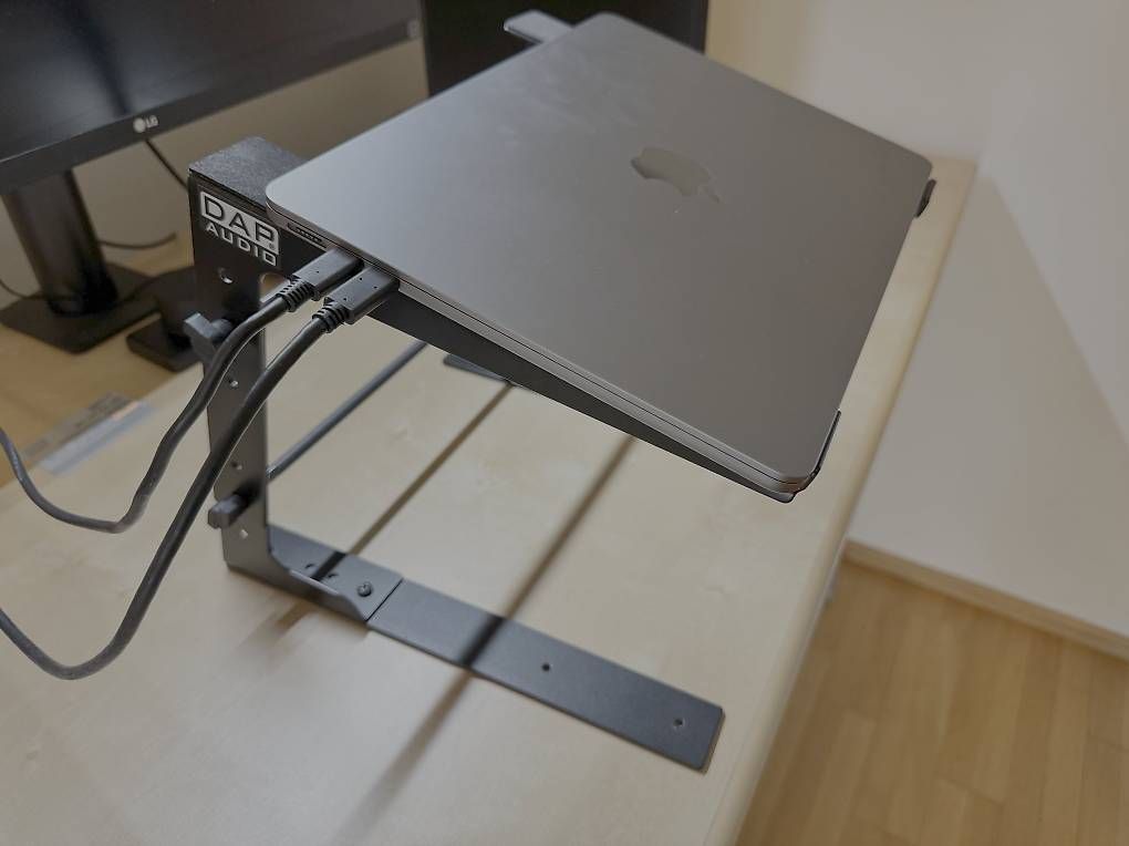 Altro in Decorazioni & Accessori: Laptop Ständer, Breite 35cm, Höhe 30cm, Schwarz. – Usato da Luzern venduto da her_8zt9 1