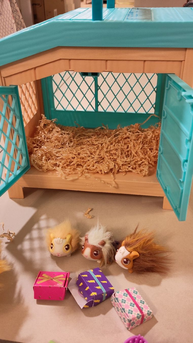 Famosa Little Live Pets – Maman Surprise, cochon d'Inde interactif