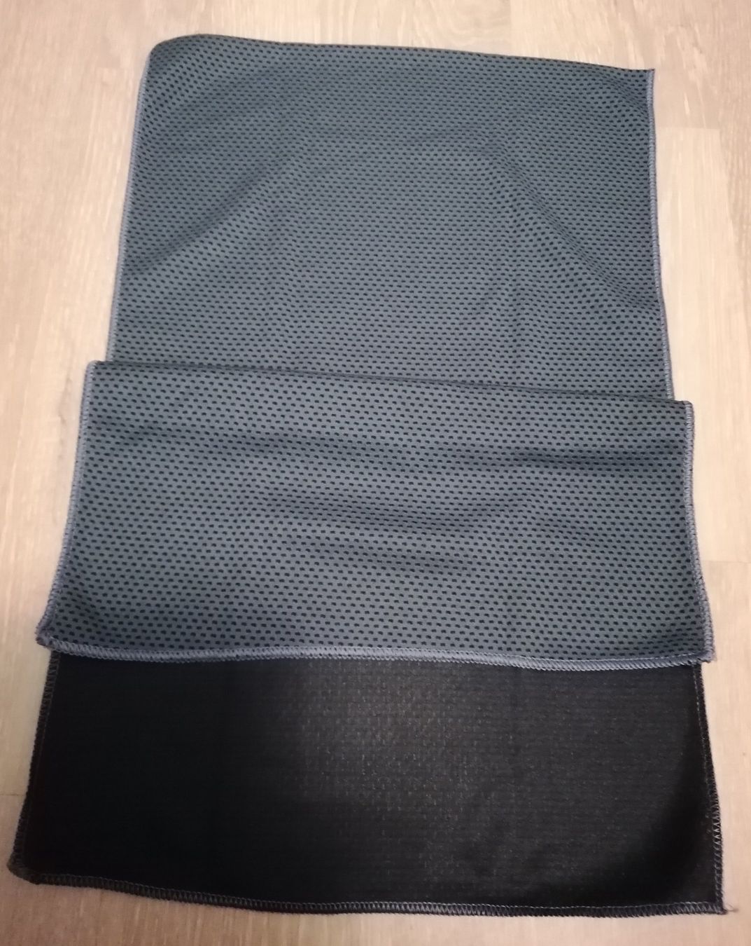 Teli da bagno: Microfaser Kühltuch, Sport-Tuch im Etui, Anthrazit – Nuovo e nell'imballaggio originale da Rümlang venduto da TRICE67 2
