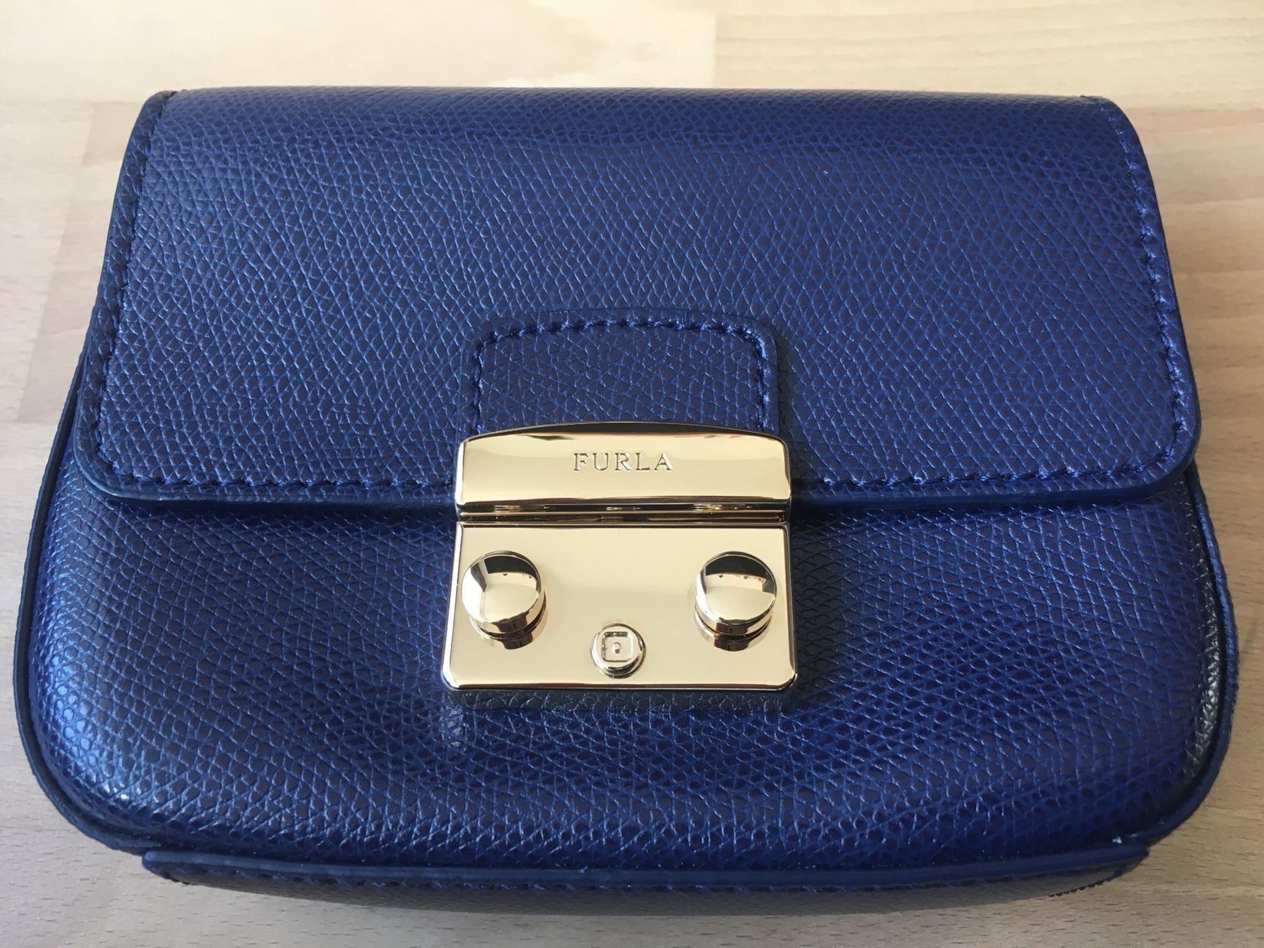 Furla Taschen für Damen: Fabrikneue Furla Mini Crossover-Handtasche "Metropolis AIR" – Neu und originalverpackt aus Zürich von TRIKOTKAISER 5