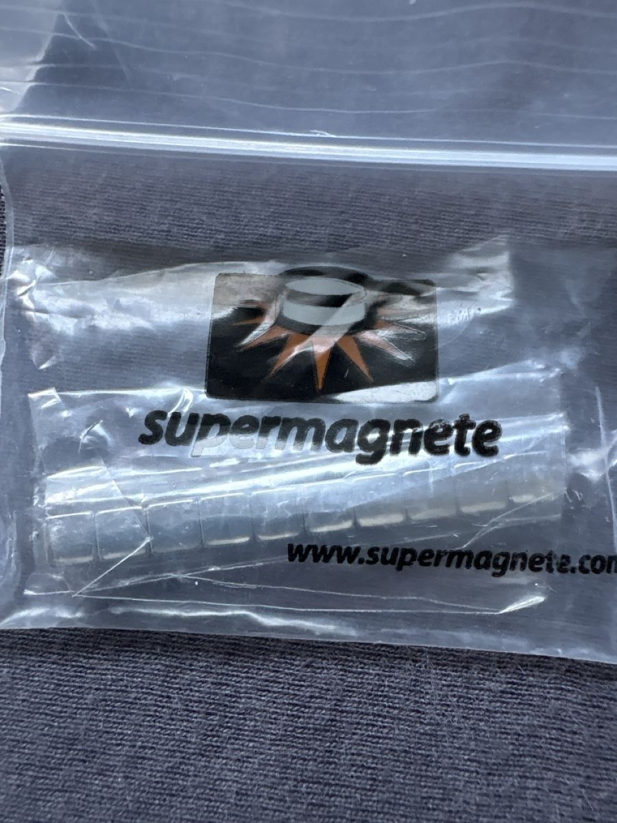 Magnete: Supermagnete Scheibenmagnete 15x 4mm x 4mm + 10x eckige – Neu (gemäss Beschreibung) aus Berneck von SESSES 2