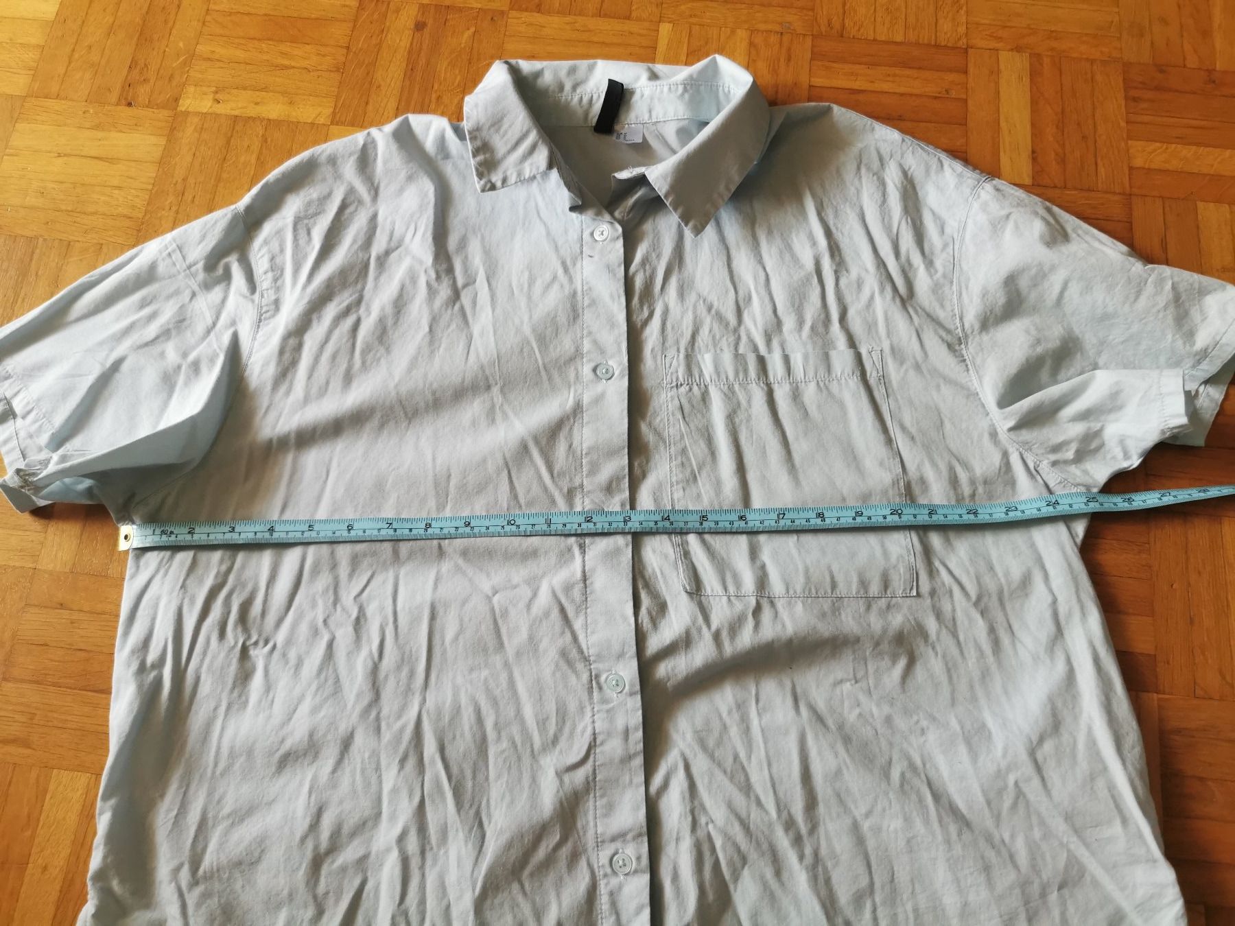 H&M Blusen: Hellblaue und schwarze Blusen Gr. M, eher Oversize – Gebraucht aus Basel von Roundtrip 6
