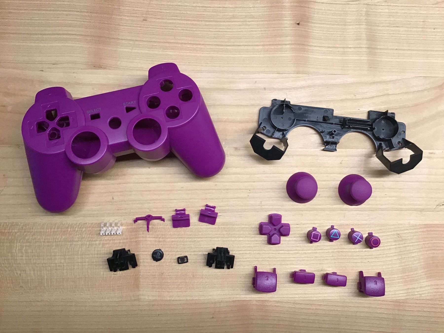 Controller: Sony Playstation 3 PS 3 Controller Gehäuse mit Ladekabel – Nuovo (secondo la descrizione) da Richterswil venduto da Harlock76