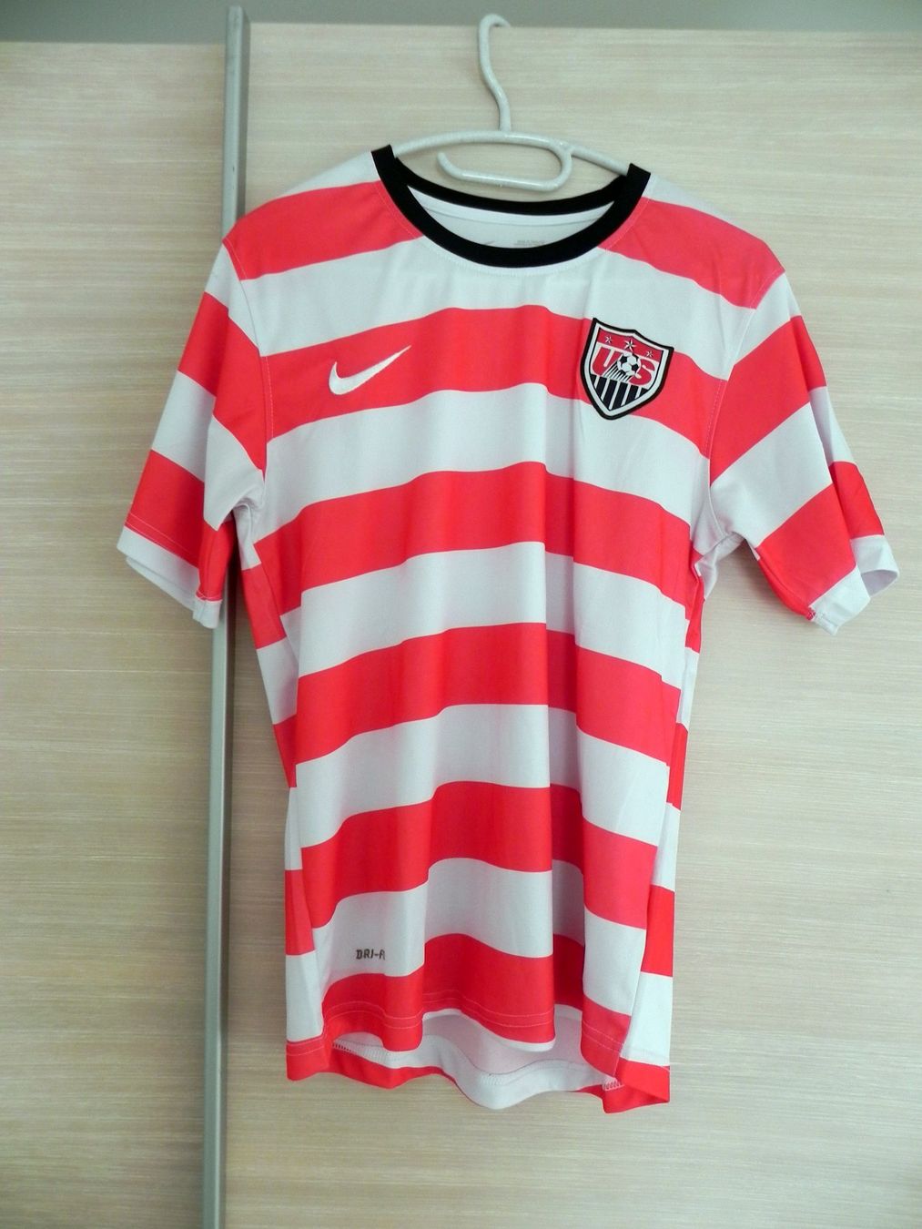 Nike Canottiere & Pantaloni: Nike Heim Trikot USA 2012 Grösse S – Usato da Biel/Bienne venduto da Gogolozi