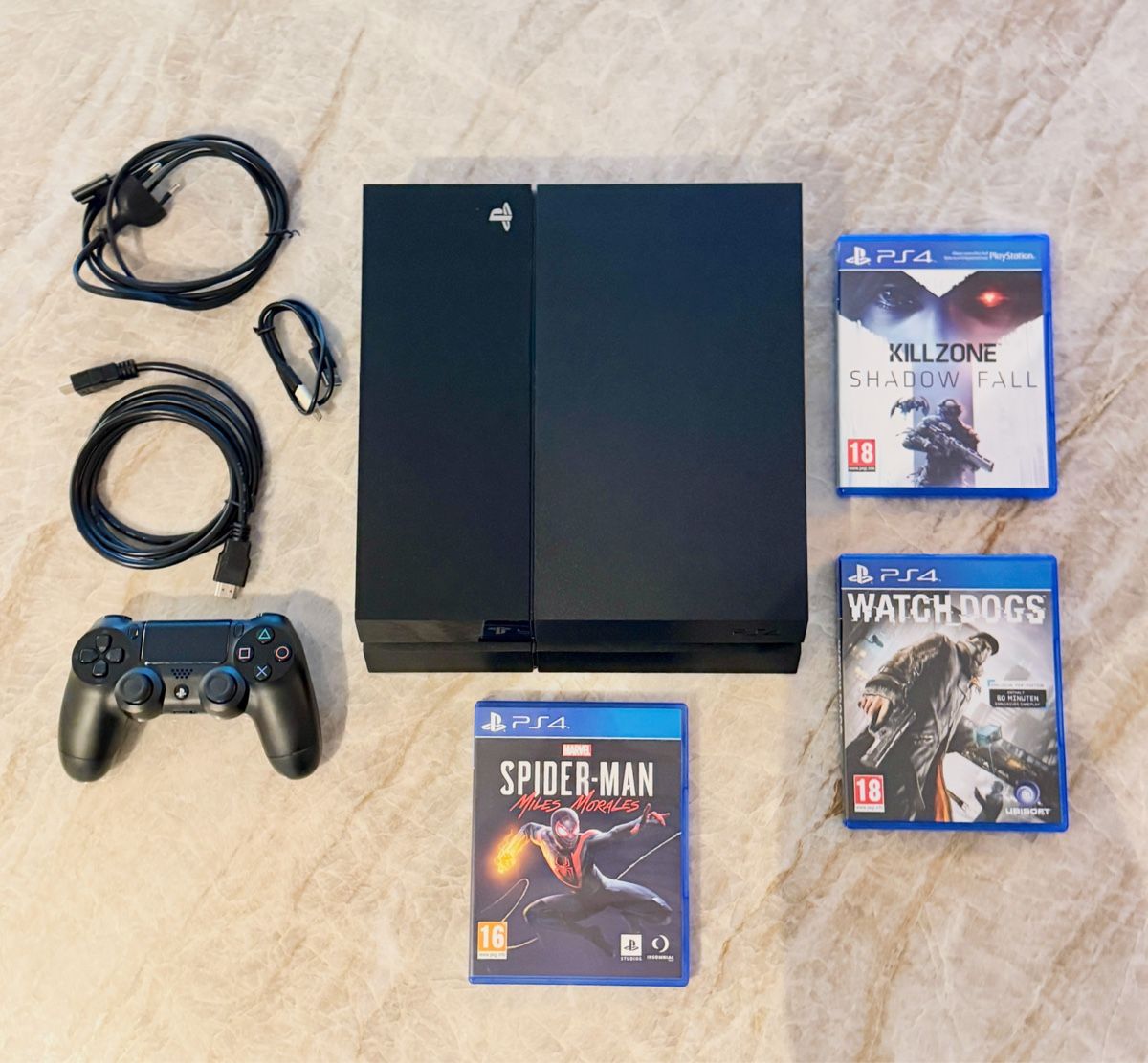Sony Consoles: PlayStation 4 Konsole mit Controller und 3 Spielen – D'occasion à Rapperswil SG par mikardo9