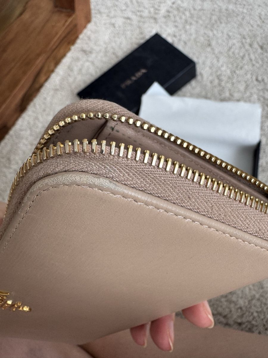 Prada Portemonnaie: Prada Portemonnaie, beige, Leder mit Box – Gebraucht aus Baden von Linda46 8