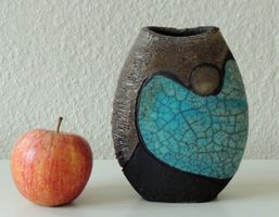 Vase raku turquoise, céramique émaillée et craquelée