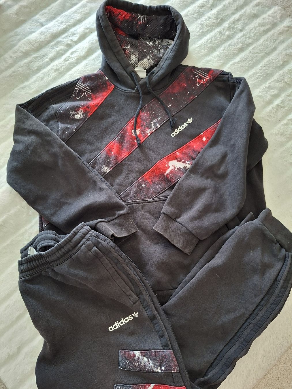 Adidas Lotti di vestiti: Ensemble Adidas noir style Galaxy taille L  – Usato da Renens VD venduto da ser_j2fn