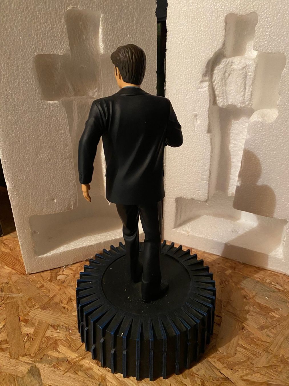 Statuette: Fox Mulder Figurine Dark Horse – Nuovo (secondo la descrizione) da Les Bois venduto da warner10504 1
