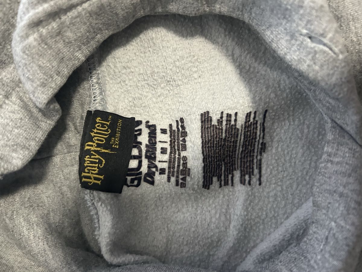 Pulls & Sweat-shirts: Pullover Hogwarts Grösse M grau Guter Zustand – D'occasion à Masein par gia_s6vf 1