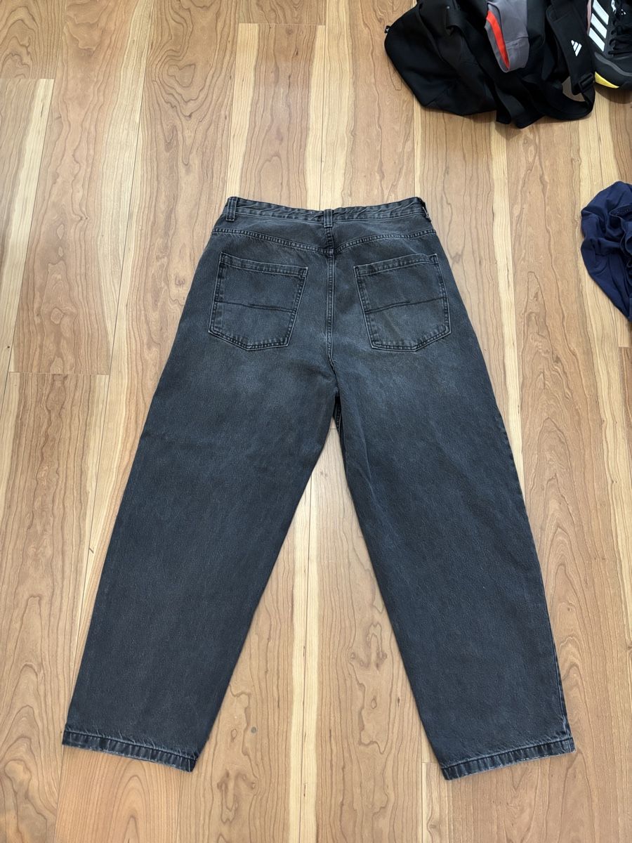 Bershka Jeans: Bershka Baggy Jeans – Usato da Sirnach venduto da Fynpal 1