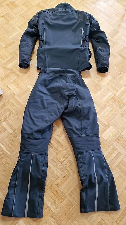 Completi, tute sportive e funzionali: TRIUMPH GORETEX Motorradkombi Gr.M – Usato da Pfäffikon ZH venduto da Maikinaiki 2