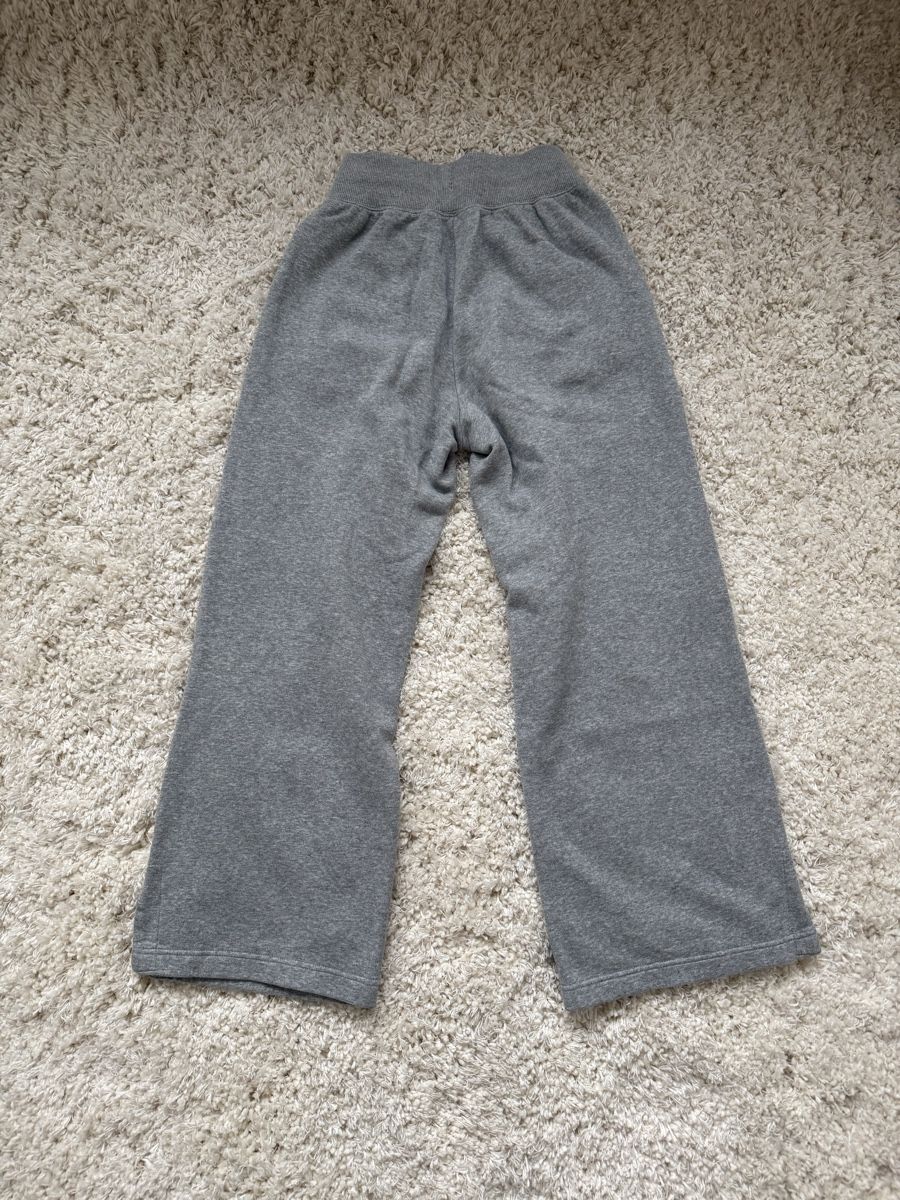Nike Pantaloni: Nike Jogginghose - grey – Nuovo (secondo la descrizione) da Bern venduto da ari_6t6x 1
