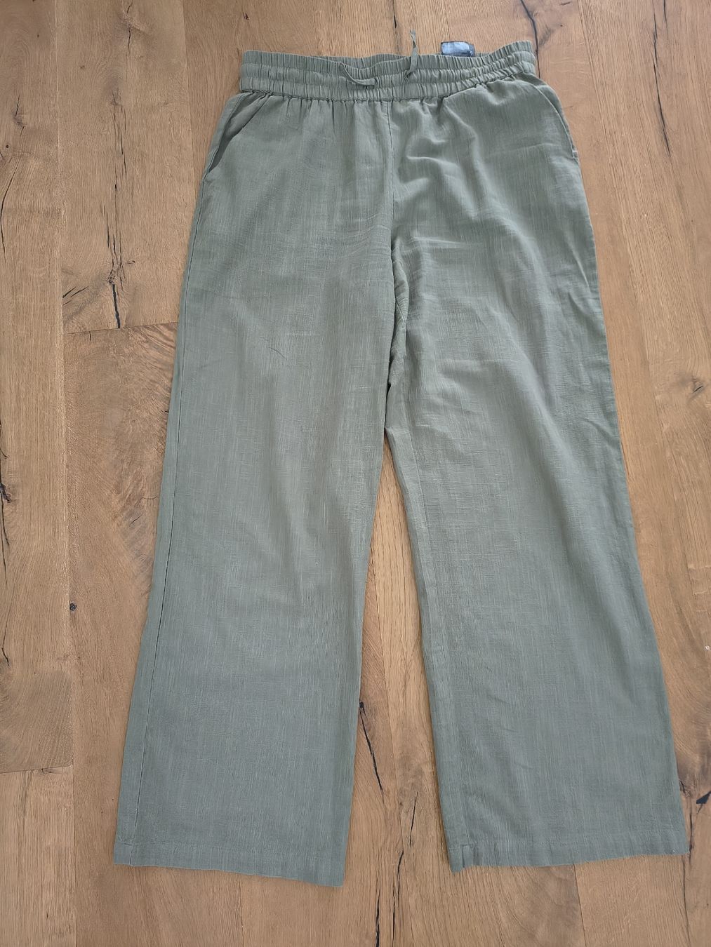 Only Pantaloni: Leichte modische Hose von Only – Usato da Heerbrugg venduto da Krityu