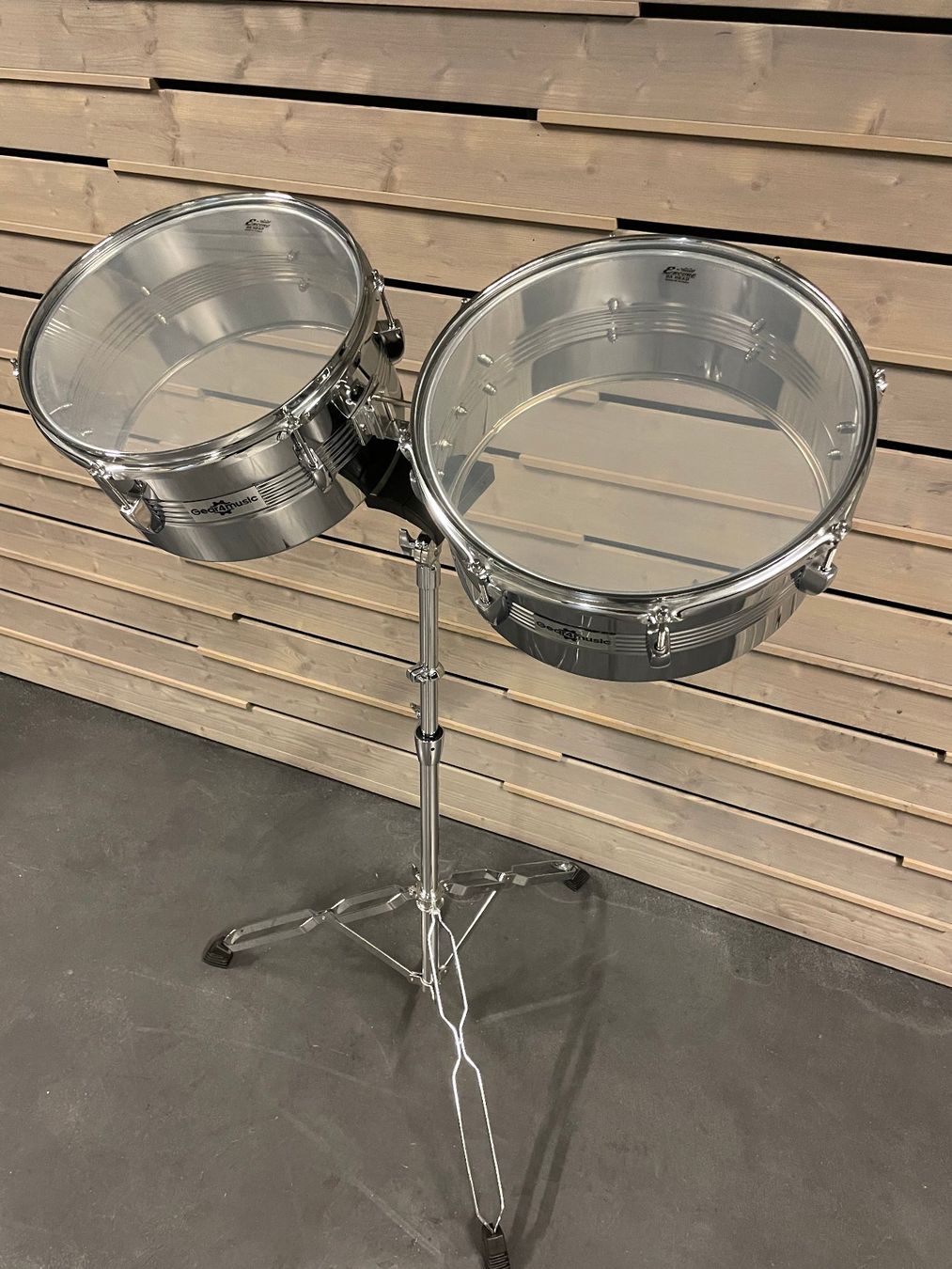 Strumenti musicali: Timbales 13" et 14" avec Stand – Nuovo (secondo la descrizione) da Le Locle venduto da MrKilljoy 1