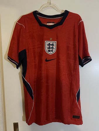 England 2026 World Cup away jersey red - size M/L