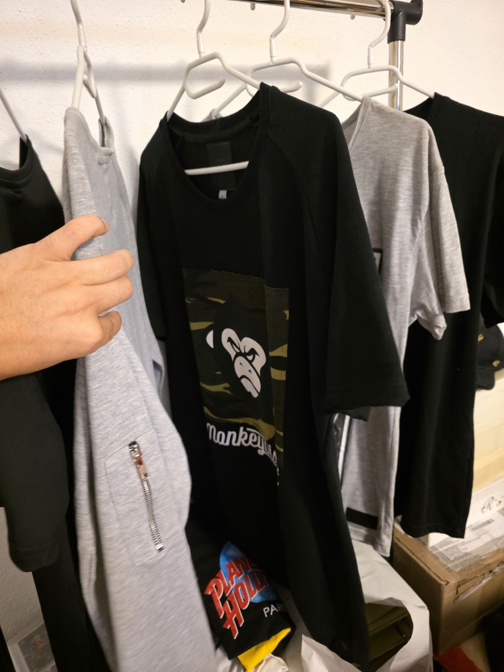 Lotti di vestiti: Lots de t shirt et pull neuf en taille L – Nuovo (secondo la descrizione) da Vevey venduto da ros2 4