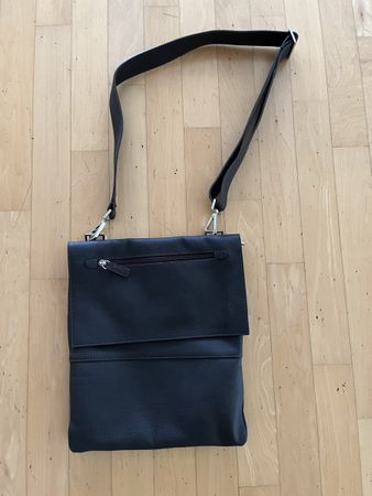 Exklusive Leder-Umhängetasche von Dell‘ga Milano