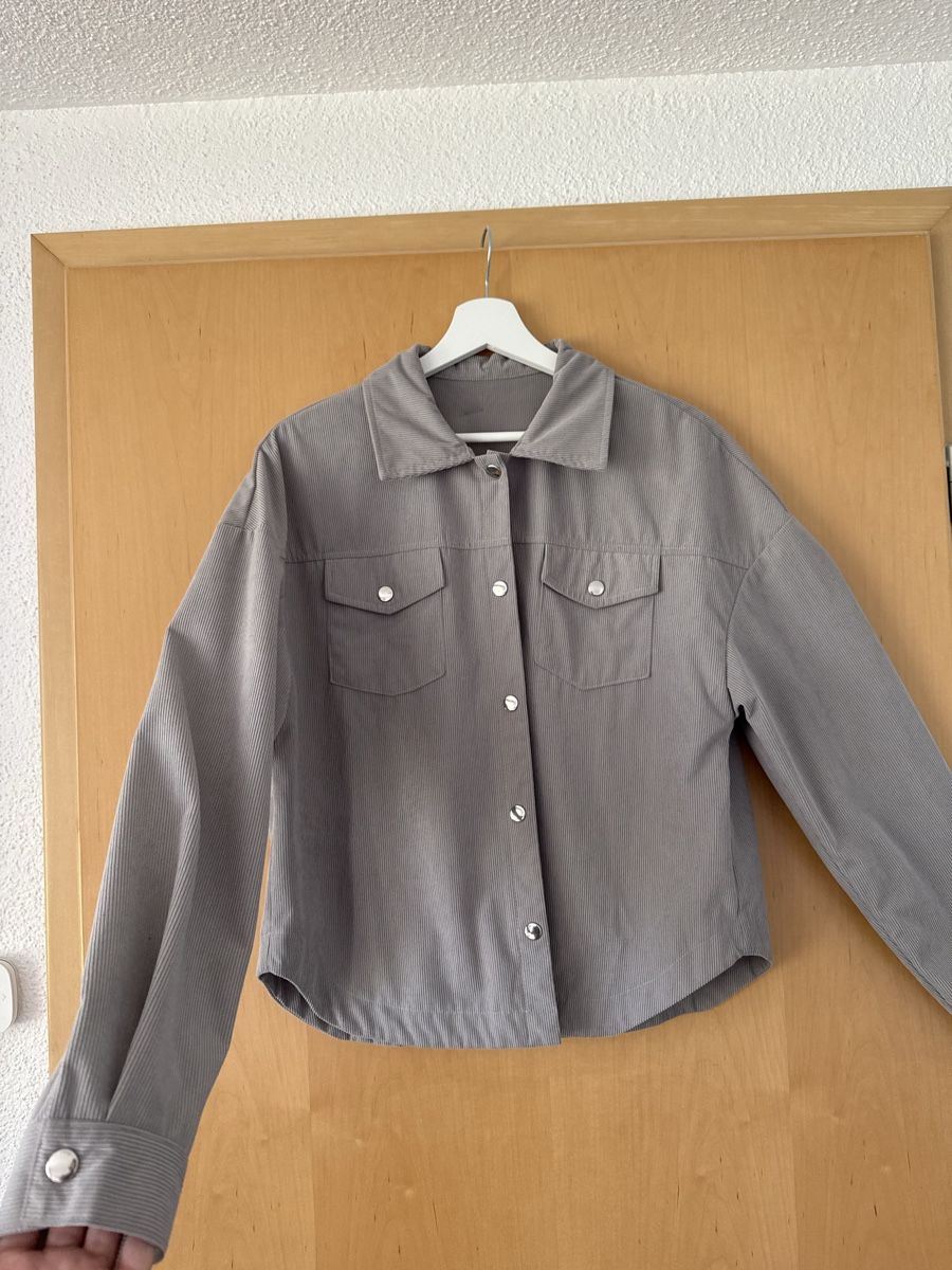 Vestes: Cordjacke Damen – D'occasion à Wilen (Sarnen) par aninaschwab