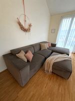 Home24 Ecksofa mit Hocker anthrazit in sehr gutem Zustand.