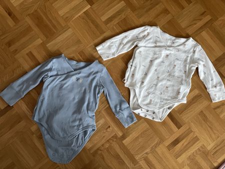 Lot de 2 bodies Obaibi croisés, taille 6-9 mois