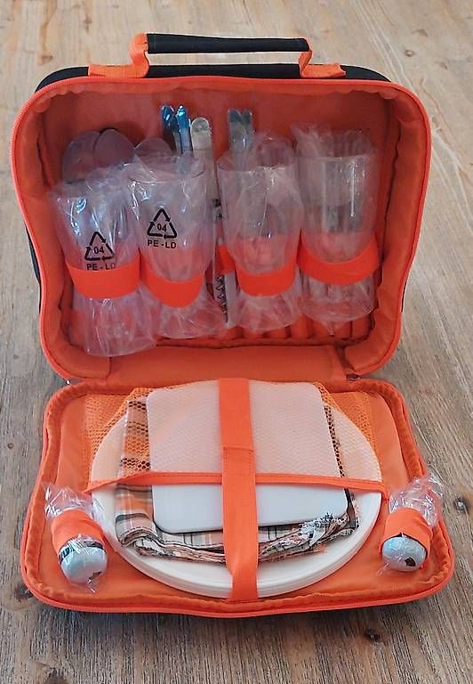 Set di piatti: Panier de pique-nique et service – Usato da Vuadens venduto da Nosago 4