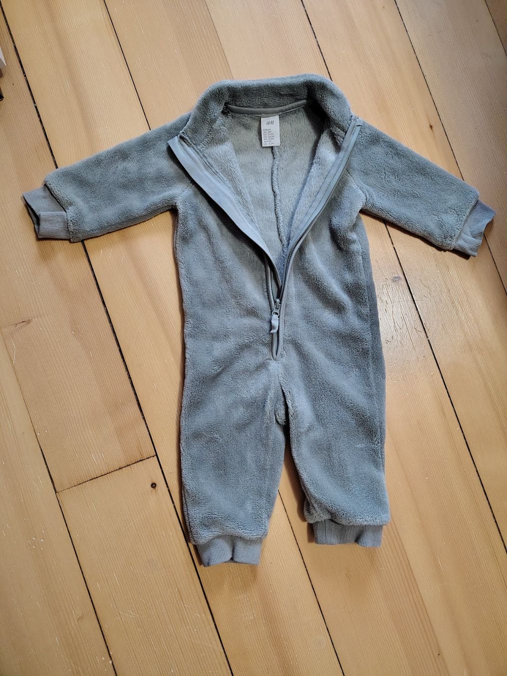 H&M Barboteuses: Combinaison automne 68 – D'occasion à Conthey par Dolphin.90 1
