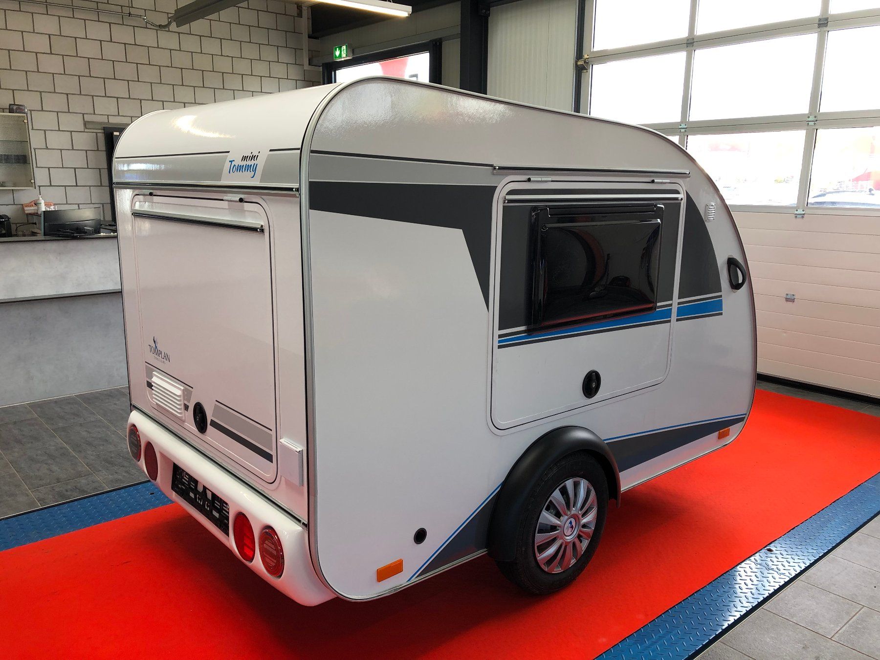 Daltec Camping Fahrzeuge: Wohnwagen Tomplan T750 Tommy mini Camper – Neu (gemäss Beschreibung) aus Gampelen von Steuer0 2