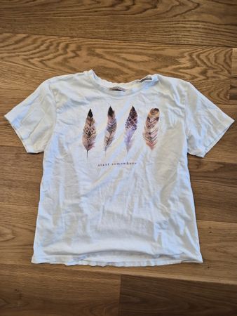 Cooles T-Shirt mit Federn Motiv, Grösse M