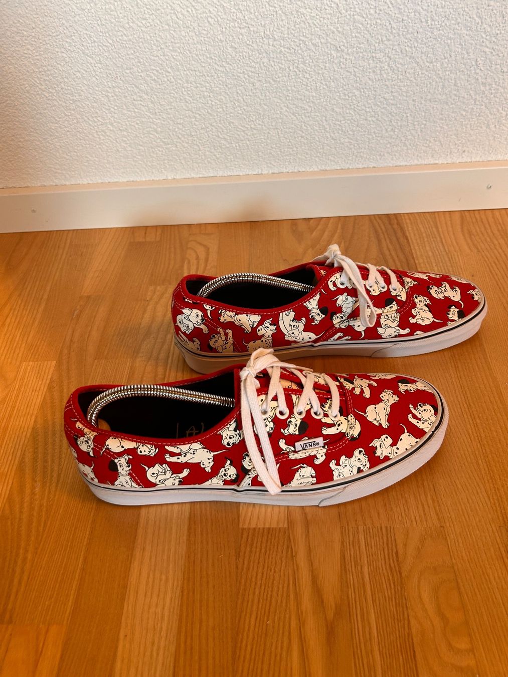 Vans Scarpe da uomo: Vans x Disney 101 Dalmatiner - Gr. 46 – Nuovo (secondo la descrizione) da Brüttisellen venduto da ThommyK 1