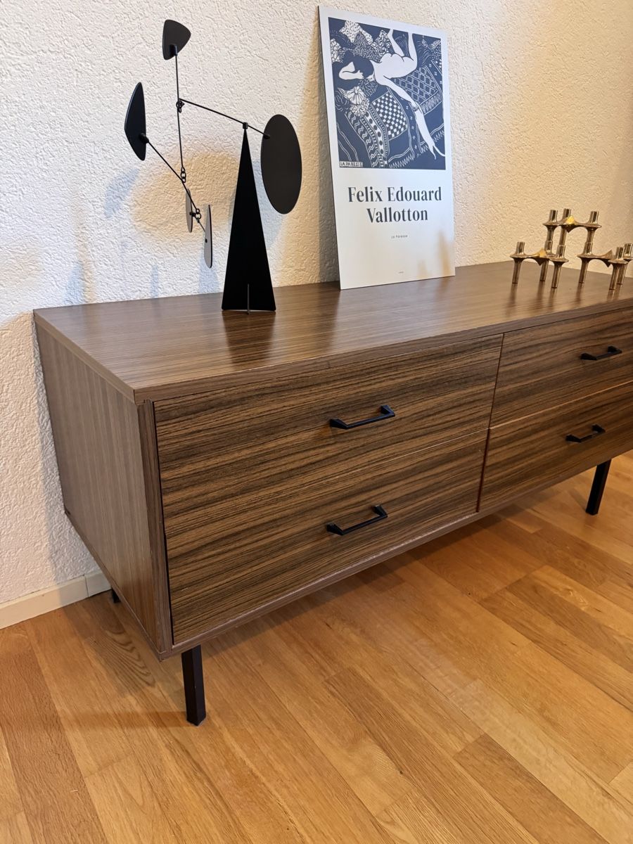 Cassettiere: Commode basse vintage quatre tiroirs – Usato da Romont / BE venduto da kotao 1