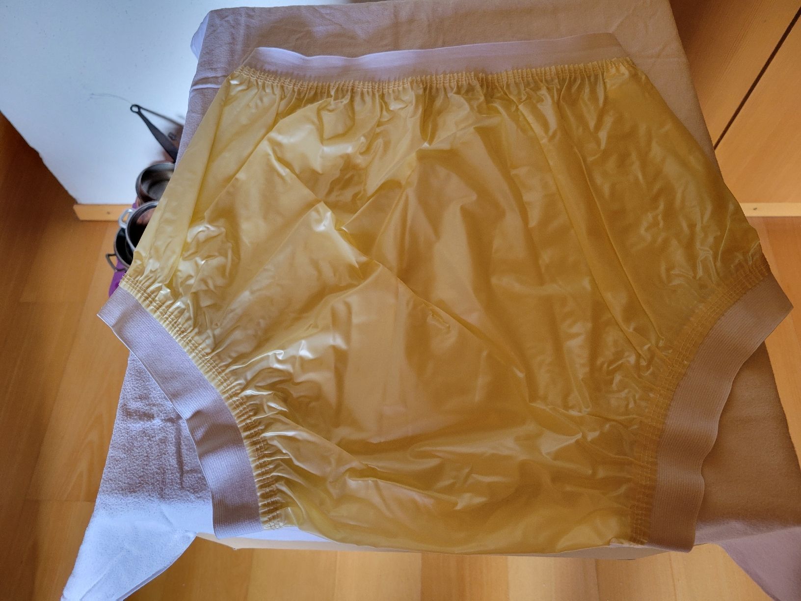 Secchi per pannolini & Pannolini: 4 Windelhosen Pvc Gelb Grösse  L – Usato da Schänis venduto da Goldfisch019 1