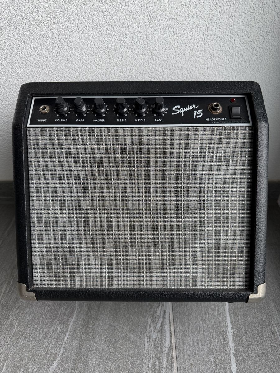 Squier Strumenti musicali: Fender Squier 15 – Usato da Hauptwil venduto da musikboerse
